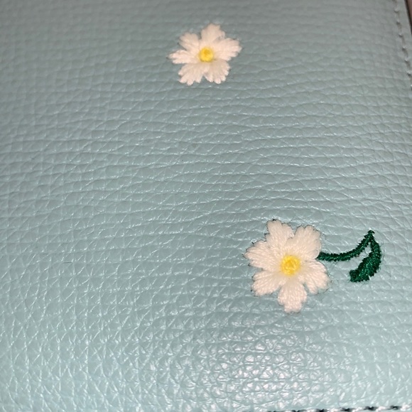 ♠️ kate spade Embroidered Lea Daisy Floral Large Slim Bifold Wallet, Aphrodite - Picture 12 of 14